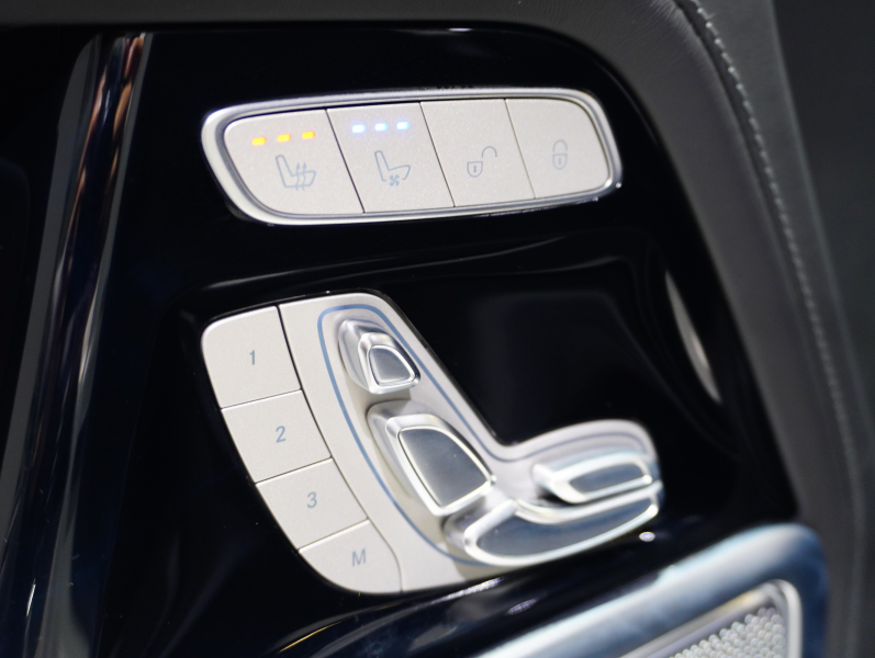 メルセデスベンツ Gクラス G400d ﾏﾇﾌｧｸﾄｩｰｱｴﾃﾞｨｼｮﾝ　正規D車 特別仕様 右H 1ｵｰﾅｰ 黒革 ｻﾝﾙｰﾌ 純正ﾅﾋﾞTV ｱﾀﾞﾌﾟﾃｨﾌﾞﾀﾞﾝﾋﾟﾝｸﾞ 専用AMG20AW　新車保証