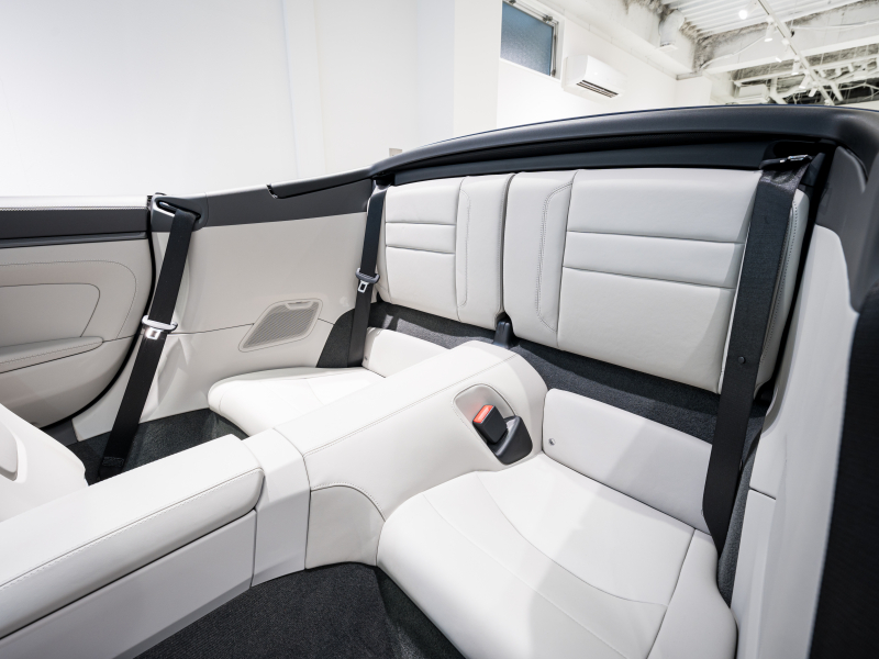 ポルシェ 911(Type992) カレラS カブリオレ スポーツクロノPKG 正規D車 左H 1オーナー エントリーD フルレザーツートンインテリア グレー革 純正PCMナビ CarPlay アクティブセーフティ サラウンドカメラ カレラS20/21AW 2年保証