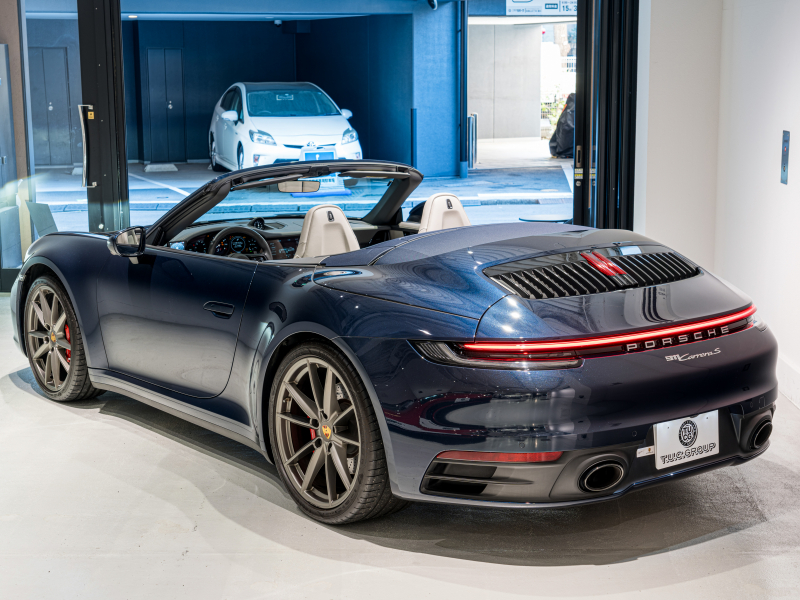 ポルシェ 911(Type992) カレラS カブリオレ スポーツクロノPKG 正規D車 左H 1オーナー エントリーD フルレザーツートンインテリア グレー革 純正PCMナビ CarPlay アクティブセーフティ サラウンドカメラ カレラS20/21AW 2年保証