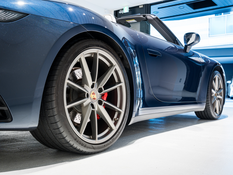 ポルシェ 911(Type992) カレラS カブリオレ スポーツクロノPKG 正規D車 左H 1オーナー エントリーD フルレザーツートンインテリア グレー革 純正PCMナビ CarPlay アクティブセーフティ サラウンドカメラ カレラS20/21AW 2年保証