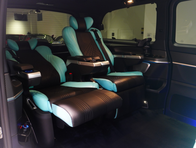 メルセデスベンツ Vクラス V220d ｽﾎﾟｰﾂﾛﾝｸﾞ ﾚｰﾀﾞｰP　ﾏｲﾊﾞｯﾊ仕様 ｴｸﾞｾｸﾃｨﾌﾞｼｰﾄ TVﾓﾆﾀｰ付ﾊﾟｰﾃｰｼｮﾝ 4人乗り ﾂｰﾄﾝﾗｯﾋﾟﾝｸﾞ　2年保証付