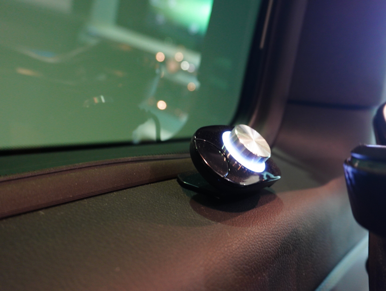 メルセデスベンツ Vクラス V220d ｽﾎﾟｰﾂﾛﾝｸﾞ ﾚｰﾀﾞｰP　ﾏｲﾊﾞｯﾊ仕様 ｴｸﾞｾｸﾃｨﾌﾞｼｰﾄ TVﾓﾆﾀｰ付ﾊﾟｰﾃｰｼｮﾝ 4人乗り ﾂｰﾄﾝﾗｯﾋﾟﾝｸﾞ　2年保証付