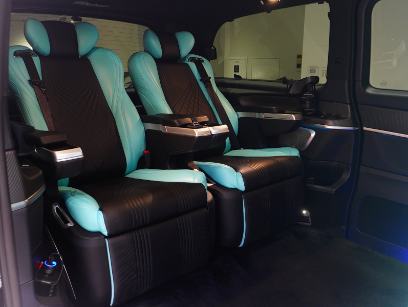 メルセデスベンツ Vクラス V220d ｽﾎﾟｰﾂﾛﾝｸﾞ ﾚｰﾀﾞｰP　ﾏｲﾊﾞｯﾊ仕様 ｴｸﾞｾｸﾃｨﾌﾞｼｰﾄ TVﾓﾆﾀｰ付ﾊﾟｰﾃｰｼｮﾝ 4人乗り ﾂｰﾄﾝﾗｯﾋﾟﾝｸﾞ　2年保証付