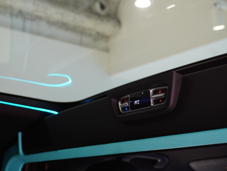 メルセデスベンツ Vクラス V220d ｽﾎﾟｰﾂﾛﾝｸﾞ ﾚｰﾀﾞｰP　ﾏｲﾊﾞｯﾊ仕様 ｴｸﾞｾｸﾃｨﾌﾞｼｰﾄ TVﾓﾆﾀｰ付ﾊﾟｰﾃｰｼｮﾝ 4人乗り ﾂｰﾄﾝﾗｯﾋﾟﾝｸﾞ　2年保証付