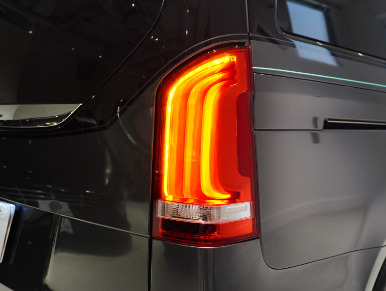 メルセデスベンツ Vクラス V220d ｽﾎﾟｰﾂﾛﾝｸﾞ ﾚｰﾀﾞｰP　ﾏｲﾊﾞｯﾊ仕様 ｴｸﾞｾｸﾃｨﾌﾞｼｰﾄ TVﾓﾆﾀｰ付ﾊﾟｰﾃｰｼｮﾝ 4人乗り ﾂｰﾄﾝﾗｯﾋﾟﾝｸﾞ　2年保証付