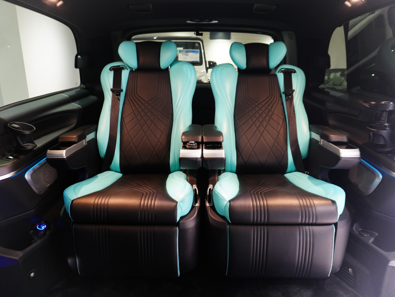 メルセデスベンツ Vクラス V220d ｽﾎﾟｰﾂﾛﾝｸﾞ ﾚｰﾀﾞｰP　ﾏｲﾊﾞｯﾊ仕様 ｴｸﾞｾｸﾃｨﾌﾞｼｰﾄ TVﾓﾆﾀｰ付ﾊﾟｰﾃｰｼｮﾝ 4人乗り ﾂｰﾄﾝﾗｯﾋﾟﾝｸﾞ　2年保証付