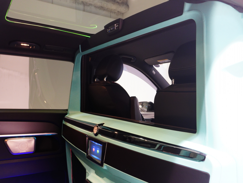 メルセデスベンツ Vクラス V220d ｽﾎﾟｰﾂﾛﾝｸﾞ ﾚｰﾀﾞｰP　ﾏｲﾊﾞｯﾊ仕様 ｴｸﾞｾｸﾃｨﾌﾞｼｰﾄ TVﾓﾆﾀｰ付ﾊﾟｰﾃｰｼｮﾝ 4人乗り ﾂｰﾄﾝﾗｯﾋﾟﾝｸﾞ　2年保証付