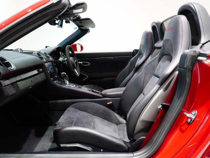 ポルシェ 718 ボクスター GTS PDK スポーツクロノ & GTSインテリアPKG 正規D車 スポーツエキゾースト ハーフレザー シートヒーター 純正PCM バックカメラ レザーインテリア OPカラー 20AW KWコイルオーバーキット 2年保証