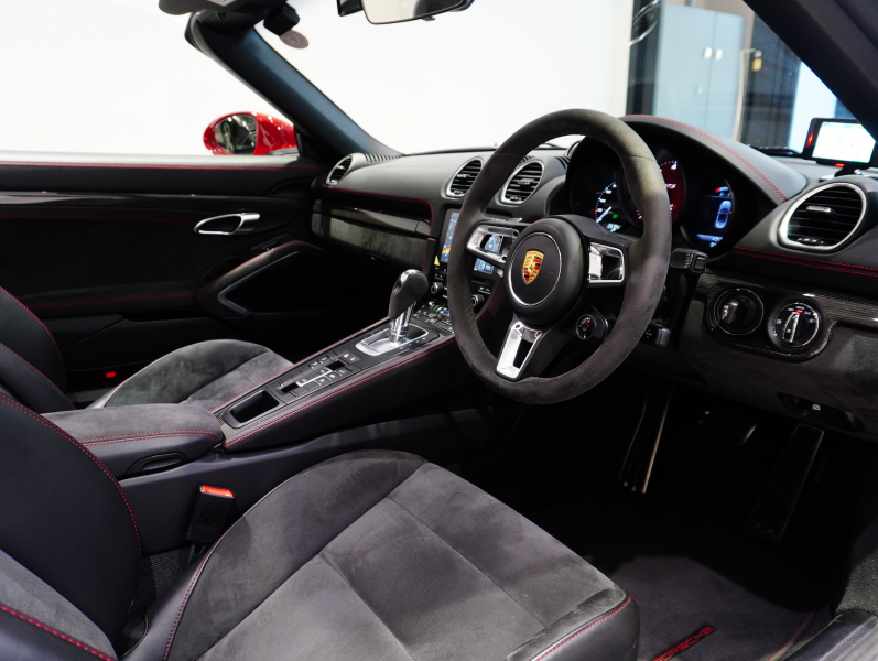 ポルシェ 718 ボクスター GTS PDK スポーツクロノ & GTSインテリアPKG 正規D車 スポーツエキゾースト ハーフレザー シートヒーター 純正PCM バックカメラ レザーインテリア OPカラー 20AW KWコイルオーバーキット 2年保証