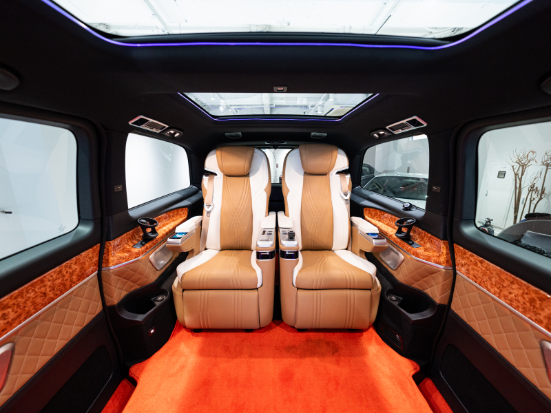 メルセデスベンツ Vクラス V220d ｽﾎﾟｰﾂﾛﾝｸﾞ ﾚｰﾀﾞｰP　ﾏｲﾊﾞｯﾊ仕様 ｴｸﾞｾｸﾃｨﾌﾞｼｰﾄ TVﾓﾆﾀｰ付ﾊﾟｰﾃｰｼｮﾝ 4人乗り ﾂｰﾄﾝｶﾗｰ　2年保証付