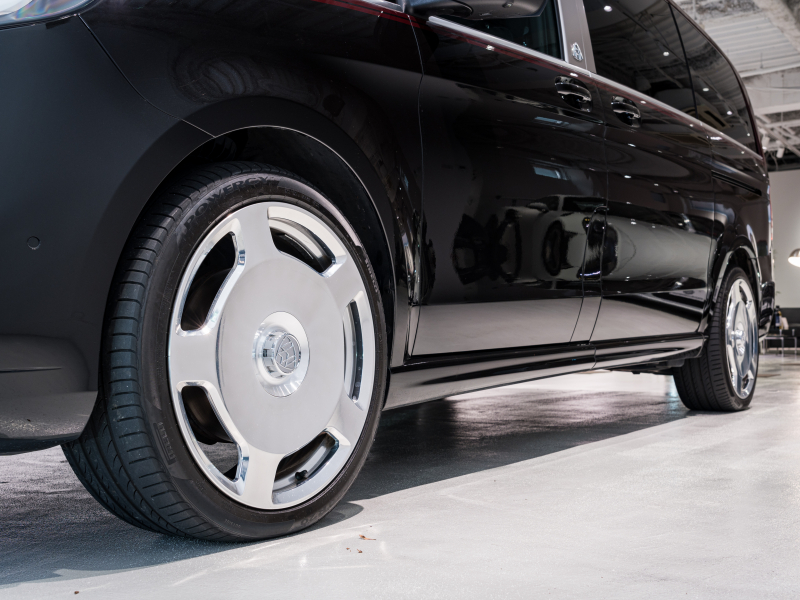 メルセデスベンツ Vクラス V220d ｽﾎﾟｰﾂﾛﾝｸﾞ ﾚｰﾀﾞｰP　ﾏｲﾊﾞｯﾊ仕様 ｴｸﾞｾｸﾃｨﾌﾞｼｰﾄ TVﾓﾆﾀｰ付ﾊﾟｰﾃｰｼｮﾝ 4人乗り ﾂｰﾄﾝｶﾗｰ　2年保証付