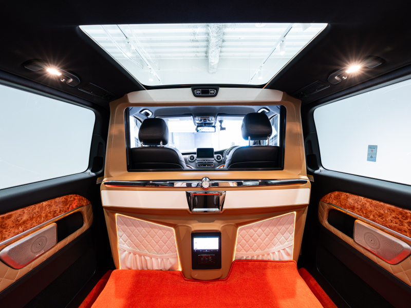 メルセデスベンツ Vクラス V220d ｽﾎﾟｰﾂﾛﾝｸﾞ ﾚｰﾀﾞｰP　ﾏｲﾊﾞｯﾊ仕様 ｴｸﾞｾｸﾃｨﾌﾞｼｰﾄ TVﾓﾆﾀｰ付ﾊﾟｰﾃｰｼｮﾝ 4人乗り ﾂｰﾄﾝｶﾗｰ　2年保証付