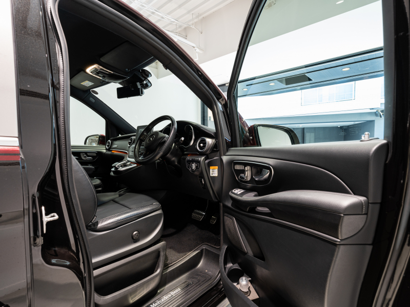 メルセデスベンツ Vクラス V220d ｽﾎﾟｰﾂﾛﾝｸﾞ ﾚｰﾀﾞｰP　ﾏｲﾊﾞｯﾊ仕様 ｴｸﾞｾｸﾃｨﾌﾞｼｰﾄ TVﾓﾆﾀｰ付ﾊﾟｰﾃｰｼｮﾝ 4人乗り ﾂｰﾄﾝｶﾗｰ　2年保証付