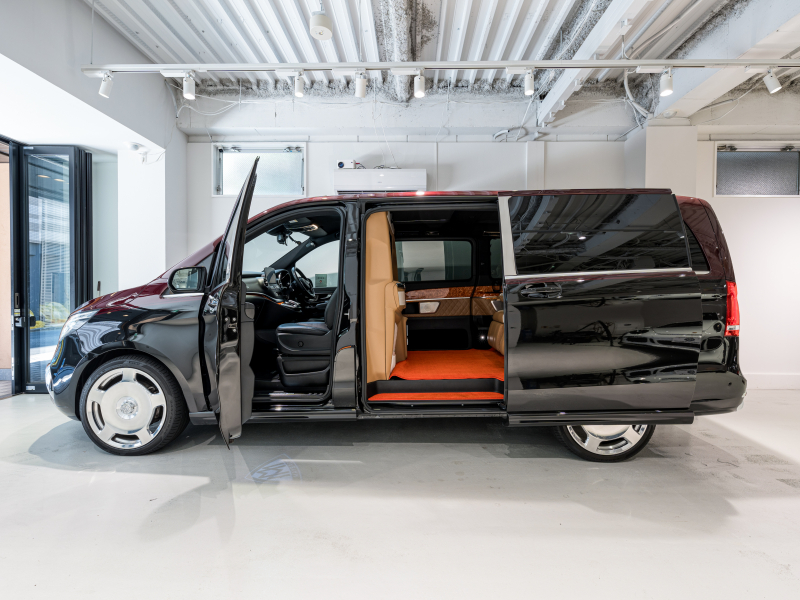 メルセデスベンツ Vクラス V220d ｽﾎﾟｰﾂﾛﾝｸﾞ ﾚｰﾀﾞｰP　ﾏｲﾊﾞｯﾊ仕様 ｴｸﾞｾｸﾃｨﾌﾞｼｰﾄ TVﾓﾆﾀｰ付ﾊﾟｰﾃｰｼｮﾝ 4人乗り ﾂｰﾄﾝｶﾗｰ　2年保証付