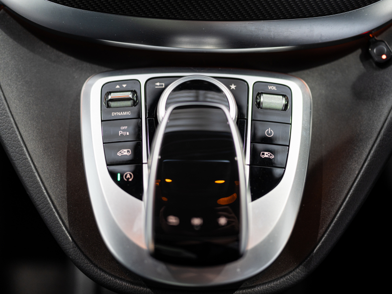 メルセデスベンツ Vクラス V220d ｽﾎﾟｰﾂﾛﾝｸﾞ ﾚｰﾀﾞｰP　ﾏｲﾊﾞｯﾊ仕様 ｴｸﾞｾｸﾃｨﾌﾞｼｰﾄ TVﾓﾆﾀｰ付ﾊﾟｰﾃｰｼｮﾝ 4人乗り ﾂｰﾄﾝｶﾗｰ　2年保証付