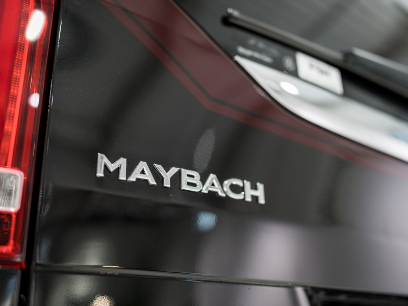 メルセデスベンツ Vクラス V220d ｽﾎﾟｰﾂﾛﾝｸﾞ ﾚｰﾀﾞｰP　ﾏｲﾊﾞｯﾊ仕様 ｴｸﾞｾｸﾃｨﾌﾞｼｰﾄ TVﾓﾆﾀｰ付ﾊﾟｰﾃｰｼｮﾝ 4人乗り ﾂｰﾄﾝｶﾗｰ　2年保証付