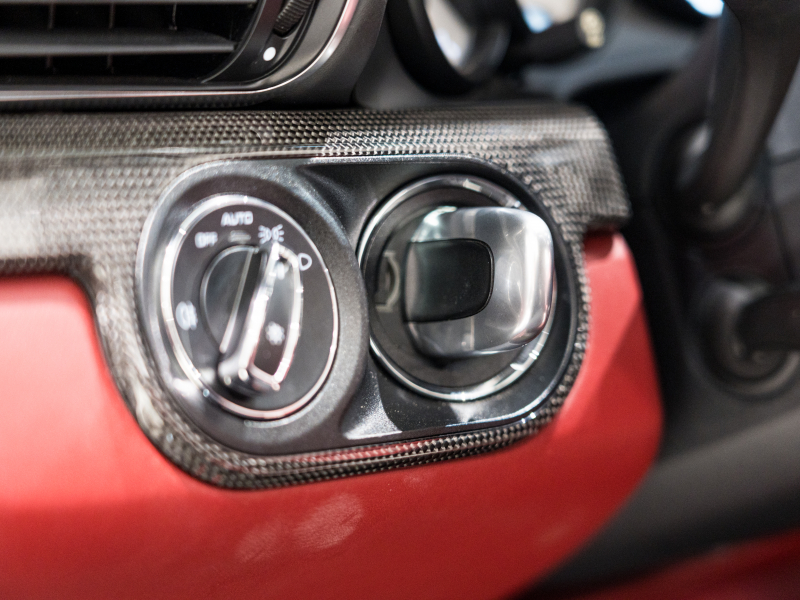 ポルシェ 911(Type991.2) ﾀｰﾎﾞ ｶﾌﾞﾘｵﾚ ｽﾎﾟｰﾂｸﾛﾉPKG　MY17 正規D車 左H ACC ｴﾝﾄﾘｰD 赤革 PCMﾅﾋﾞ TVﾁｭｰﾅｰ Bｶﾒﾗ ｶｰﾎﾞﾝｲﾝﾃﾘｱPKG LEDﾍｯﾄﾞﾗｲﾄ OP20ｲﾝﾁAW　2年保証