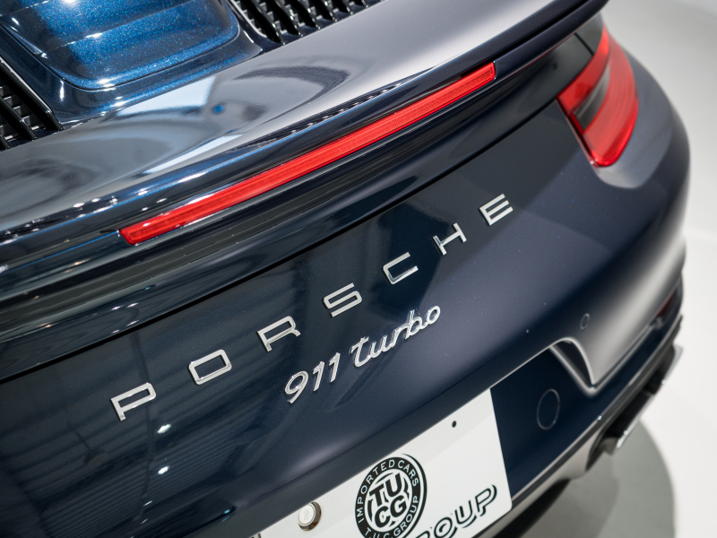 ポルシェ 911(Type991.2) ﾀｰﾎﾞ ｶﾌﾞﾘｵﾚ ｽﾎﾟｰﾂｸﾛﾉPKG　MY17 正規D車 左H ACC ｴﾝﾄﾘｰD 赤革 PCMﾅﾋﾞ TVﾁｭｰﾅｰ Bｶﾒﾗ ｶｰﾎﾞﾝｲﾝﾃﾘｱPKG LEDﾍｯﾄﾞﾗｲﾄ OP20ｲﾝﾁAW　2年保証