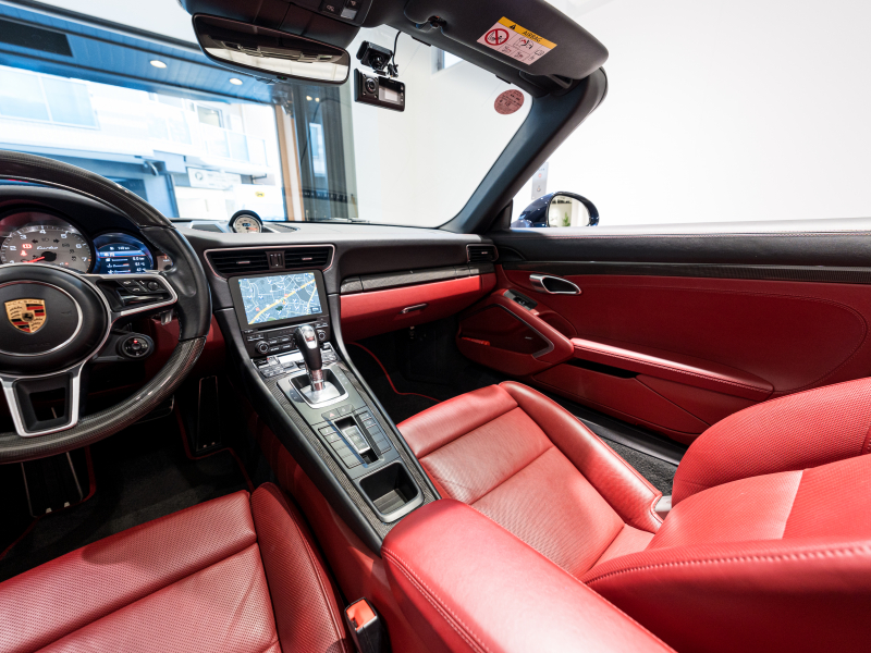 ポルシェ 911(Type991.2) ﾀｰﾎﾞ ｶﾌﾞﾘｵﾚ ｽﾎﾟｰﾂｸﾛﾉPKG　MY17 正規D車 左H ACC ｴﾝﾄﾘｰD 赤革 PCMﾅﾋﾞ TVﾁｭｰﾅｰ Bｶﾒﾗ ｶｰﾎﾞﾝｲﾝﾃﾘｱPKG LEDﾍｯﾄﾞﾗｲﾄ OP20ｲﾝﾁAW　2年保証