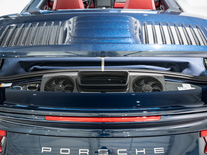 ポルシェ 911(Type991.2) ﾀｰﾎﾞ ｶﾌﾞﾘｵﾚ ｽﾎﾟｰﾂｸﾛﾉPKG　MY17 正規D車 左H ACC ｴﾝﾄﾘｰD 赤革 PCMﾅﾋﾞ TVﾁｭｰﾅｰ Bｶﾒﾗ ｶｰﾎﾞﾝｲﾝﾃﾘｱPKG LEDﾍｯﾄﾞﾗｲﾄ OP20ｲﾝﾁAW　2年保証