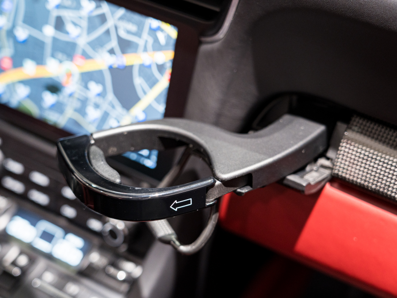 ポルシェ 911(Type991.2) ﾀｰﾎﾞ ｶﾌﾞﾘｵﾚ ｽﾎﾟｰﾂｸﾛﾉPKG　MY17 正規D車 左H ACC ｴﾝﾄﾘｰD 赤革 PCMﾅﾋﾞ TVﾁｭｰﾅｰ Bｶﾒﾗ ｶｰﾎﾞﾝｲﾝﾃﾘｱPKG LEDﾍｯﾄﾞﾗｲﾄ OP20ｲﾝﾁAW　2年保証