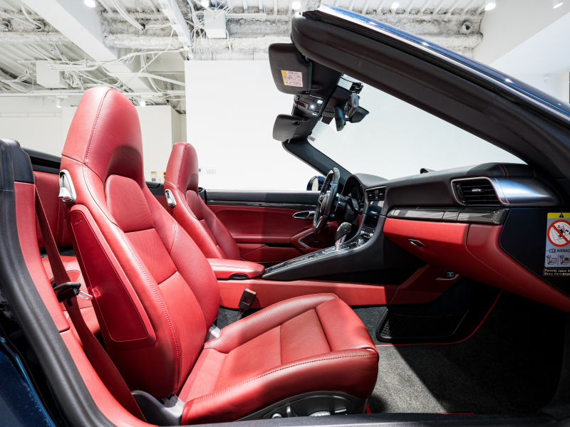 ポルシェ 911(Type991.2) ﾀｰﾎﾞ ｶﾌﾞﾘｵﾚ ｽﾎﾟｰﾂｸﾛﾉPKG　MY17 正規D車 左H ACC ｴﾝﾄﾘｰD 赤革 PCMﾅﾋﾞ TVﾁｭｰﾅｰ Bｶﾒﾗ ｶｰﾎﾞﾝｲﾝﾃﾘｱPKG LEDﾍｯﾄﾞﾗｲﾄ OP20ｲﾝﾁAW　2年保証