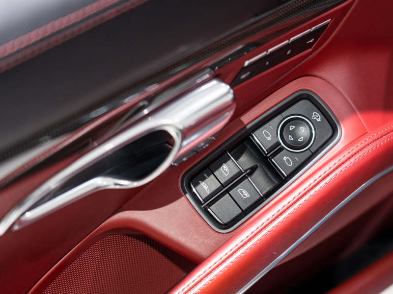 ポルシェ 911(Type991.2) ﾀｰﾎﾞ ｶﾌﾞﾘｵﾚ ｽﾎﾟｰﾂｸﾛﾉPKG　MY17 正規D車 左H ACC ｴﾝﾄﾘｰD 赤革 PCMﾅﾋﾞ TVﾁｭｰﾅｰ Bｶﾒﾗ ｶｰﾎﾞﾝｲﾝﾃﾘｱPKG LEDﾍｯﾄﾞﾗｲﾄ OP20ｲﾝﾁAW　2年保証