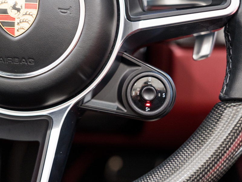 ポルシェ 911(Type991.2) ﾀｰﾎﾞ ｶﾌﾞﾘｵﾚ ｽﾎﾟｰﾂｸﾛﾉPKG　MY17 正規D車 左H ACC ｴﾝﾄﾘｰD 赤革 PCMﾅﾋﾞ TVﾁｭｰﾅｰ Bｶﾒﾗ ｶｰﾎﾞﾝｲﾝﾃﾘｱPKG LEDﾍｯﾄﾞﾗｲﾄ OP20ｲﾝﾁAW　2年保証