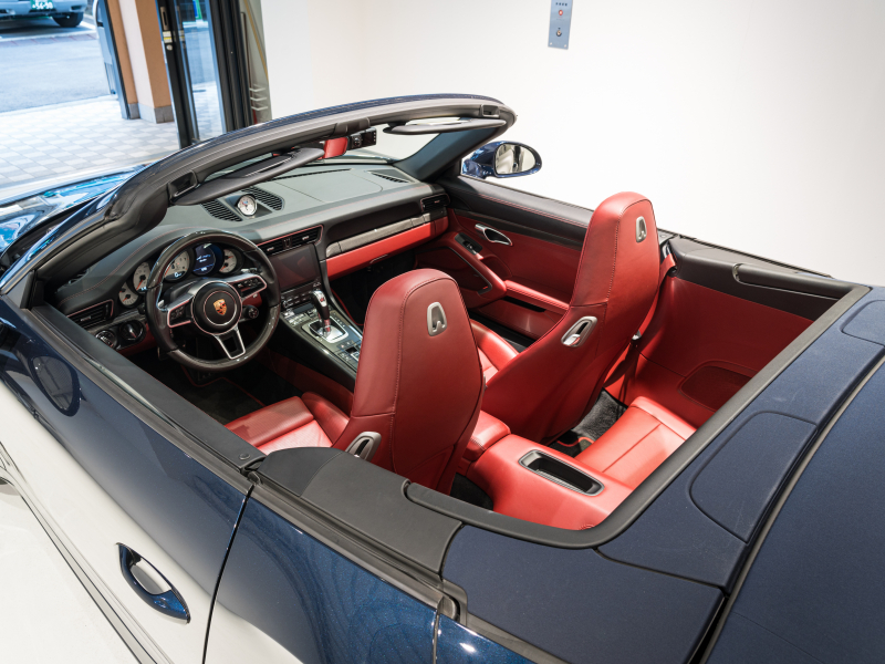 ポルシェ 911(Type991.2) ﾀｰﾎﾞ ｶﾌﾞﾘｵﾚ ｽﾎﾟｰﾂｸﾛﾉPKG　MY17 正規D車 左H ACC ｴﾝﾄﾘｰD 赤革 PCMﾅﾋﾞ TVﾁｭｰﾅｰ Bｶﾒﾗ ｶｰﾎﾞﾝｲﾝﾃﾘｱPKG LEDﾍｯﾄﾞﾗｲﾄ OP20ｲﾝﾁAW　2年保証