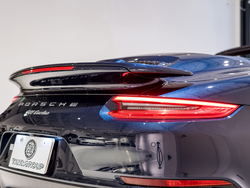 ポルシェ 911(Type991.2) ﾀｰﾎﾞ ｶﾌﾞﾘｵﾚ ｽﾎﾟｰﾂｸﾛﾉPKG　MY17 正規D車 左H ACC ｴﾝﾄﾘｰD 赤革 PCMﾅﾋﾞ TVﾁｭｰﾅｰ Bｶﾒﾗ ｶｰﾎﾞﾝｲﾝﾃﾘｱPKG LEDﾍｯﾄﾞﾗｲﾄ OP20ｲﾝﾁAW　2年保証