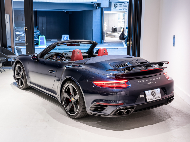 ポルシェ 911(Type991.2) ﾀｰﾎﾞ ｶﾌﾞﾘｵﾚ ｽﾎﾟｰﾂｸﾛﾉPKG　MY17 正規D車 左H ACC ｴﾝﾄﾘｰD 赤革 PCMﾅﾋﾞ TVﾁｭｰﾅｰ Bｶﾒﾗ ｶｰﾎﾞﾝｲﾝﾃﾘｱPKG LEDﾍｯﾄﾞﾗｲﾄ OP20ｲﾝﾁAW　2年保証