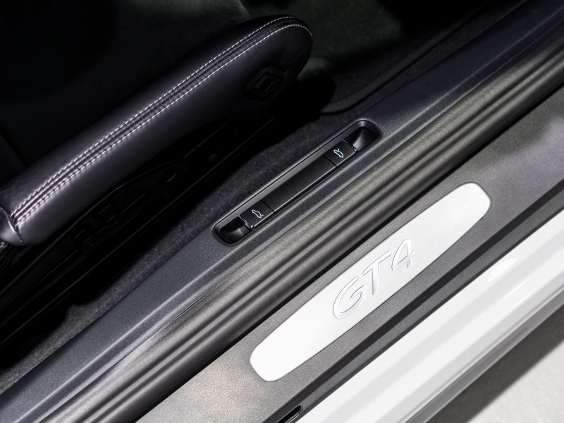 ポルシェ 718 ケイマン GT4 6MT クラブスポーツ&クロノPKG 正規D車 右H フルバケットシート PCMナビ Bカメラ CarPlay キセノンヘッドライト スポーツEX 2年保証