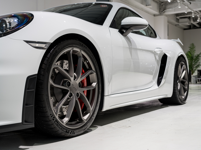 ポルシェ 718 ケイマン GT4 6MT クラブスポーツ&クロノPKG 正規D車 右H フルバケットシート PCMナビ Bカメラ CarPlay キセノンヘッドライト スポーツEX 2年保証