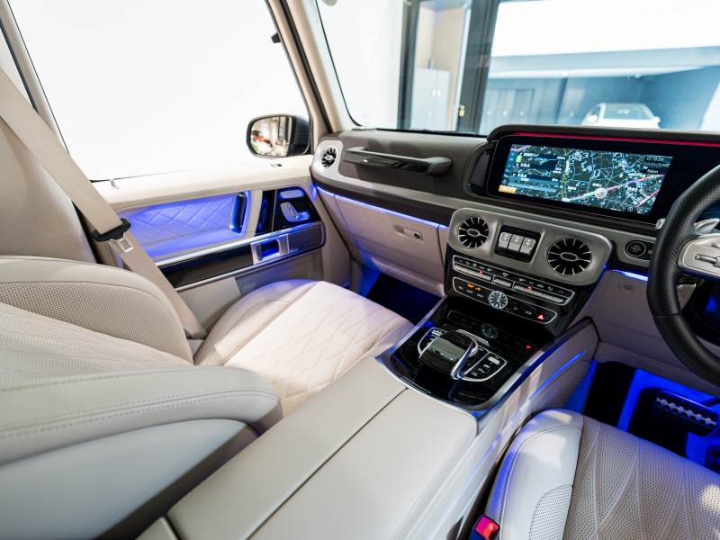 AMG Gクラス G63 AMGﾚｻﾞｰｴｸｽｸﾙｰｼﾌﾞPKG　正規D車 右H Meｺﾈｸﾄ ﾏｷｱｰﾄﾍﾞｰｼﾞｭ革 ｻﾝﾙｰﾌ 純正ﾅﾋﾞTV Burmester AMGﾊﾟﾌｫｰﾏﾝｽEX AMG20ｲﾝﾁAW　2年保証