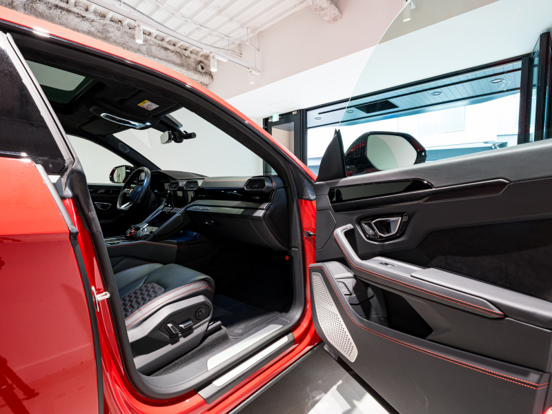 ランボルギーニ ウルス 4.0 ﾊｲｳｪｲ&ｱｰﾊﾞﾝﾛｰﾄﾞPKG　正規D車 左H 5人乗り B/KｽﾀｲﾙPKG 黒革 ﾋｰﾀｰ&ﾍﾞﾝﾁﾚｰﾀｰ ﾊﾟﾉﾗﾏSR 純正ﾅﾋﾞTV ﾄｯﾌﾟﾋﾞｭｰｶﾒﾗ Bang&Olufsen ﾍｯﾄﾞｱｯﾌﾟD 23ｲﾝﾁTaigeteAW　新車保証