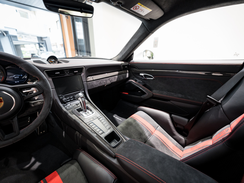 ポルシェ 911(Type991.2) GT3 ｸﾗﾌﾞｽﾎﾟｰﾂ&ｽﾎﾟｰﾂｸﾛﾉPKG　正規D車 ﾌﾛﾝﾄﾘﾌﾄ ﾚｻﾞｰｲﾝﾃﾘｱ ﾌﾙﾊﾞｹｯﾄｼｰﾄ 純正PCMﾅﾋﾞ ﾘﾊﾞｰｼﾝｸﾞｶﾒﾗ BOSEｻｳﾝﾄﾞ CarPlay FRFﾏﾌﾗｰ ﾌﾛﾝﾄPPF　2年保証