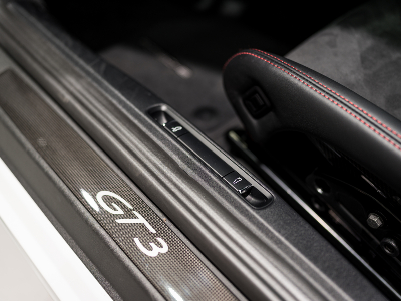 ポルシェ 911(Type991.2) GT3 ｸﾗﾌﾞｽﾎﾟｰﾂ&ｽﾎﾟｰﾂｸﾛﾉPKG　正規D車 ﾌﾛﾝﾄﾘﾌﾄ ﾚｻﾞｰｲﾝﾃﾘｱ ﾌﾙﾊﾞｹｯﾄｼｰﾄ 純正PCMﾅﾋﾞ ﾘﾊﾞｰｼﾝｸﾞｶﾒﾗ BOSEｻｳﾝﾄﾞ CarPlay FRFﾏﾌﾗｰ ﾌﾛﾝﾄPPF　2年保証