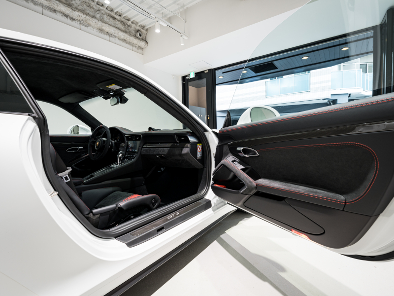 ポルシェ 911(Type991.2) GT3 ｸﾗﾌﾞｽﾎﾟｰﾂ&ｽﾎﾟｰﾂｸﾛﾉPKG　正規D車 ﾌﾛﾝﾄﾘﾌﾄ ﾚｻﾞｰｲﾝﾃﾘｱ ﾌﾙﾊﾞｹｯﾄｼｰﾄ 純正PCMﾅﾋﾞ ﾘﾊﾞｰｼﾝｸﾞｶﾒﾗ BOSEｻｳﾝﾄﾞ CarPlay FRFﾏﾌﾗｰ ﾌﾛﾝﾄPPF　2年保証