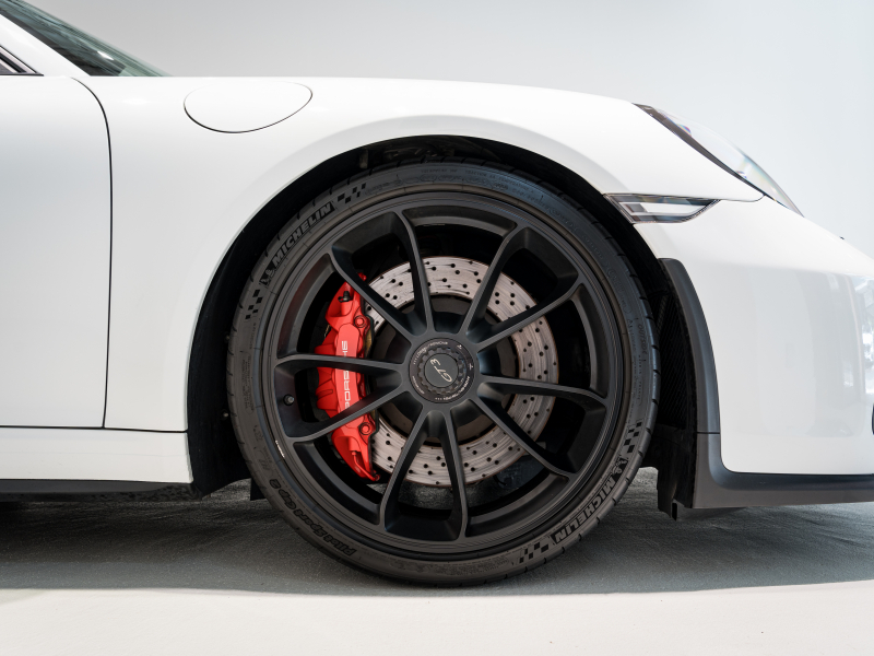 ポルシェ 911(Type991.2) GT3 ｸﾗﾌﾞｽﾎﾟｰﾂ&ｽﾎﾟｰﾂｸﾛﾉPKG　正規D車 ﾌﾛﾝﾄﾘﾌﾄ ﾚｻﾞｰｲﾝﾃﾘｱ ﾌﾙﾊﾞｹｯﾄｼｰﾄ 純正PCMﾅﾋﾞ ﾘﾊﾞｰｼﾝｸﾞｶﾒﾗ CarPlay ｷｬﾗﾗﾎﾜｲﾄ　2年保証