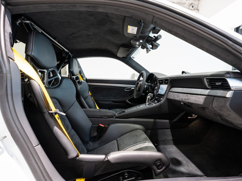 ポルシェ 911(Type991.2) GT3 ｸﾗﾌﾞｽﾎﾟｰﾂ&ｽﾎﾟｰﾂｸﾛﾉPKG　正規D車 ﾌﾛﾝﾄﾘﾌﾄ ﾚｻﾞｰｲﾝﾃﾘｱ ﾌﾙﾊﾞｹｯﾄｼｰﾄ 純正PCMﾅﾋﾞ ﾘﾊﾞｰｼﾝｸﾞｶﾒﾗ CarPlay ｷｬﾗﾗﾎﾜｲﾄ　2年保証