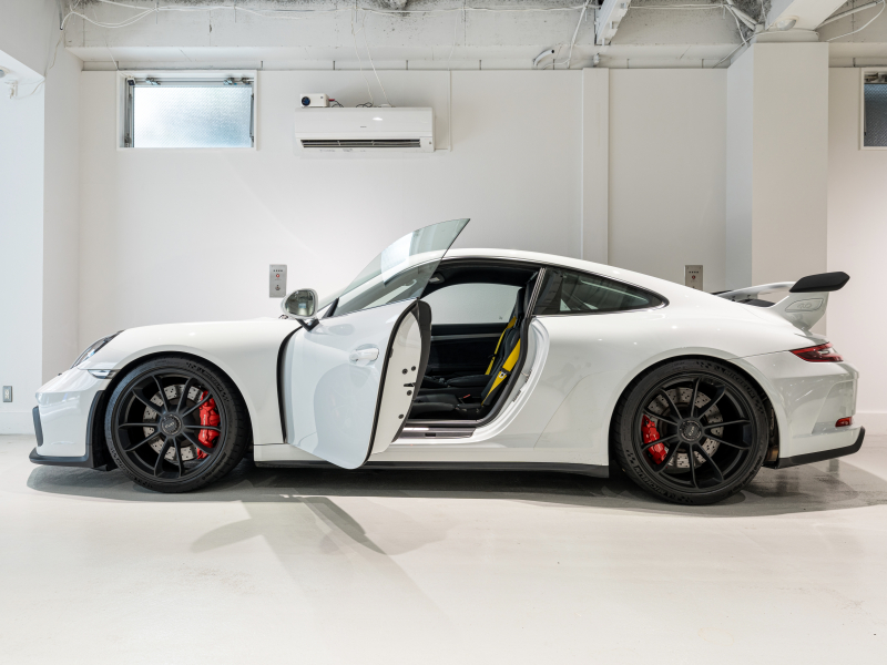 ポルシェ 911(Type991.2) GT3 ｸﾗﾌﾞｽﾎﾟｰﾂ&ｽﾎﾟｰﾂｸﾛﾉPKG　正規D車 ﾌﾛﾝﾄﾘﾌﾄ ﾚｻﾞｰｲﾝﾃﾘｱ ﾌﾙﾊﾞｹｯﾄｼｰﾄ 純正PCMﾅﾋﾞ ﾘﾊﾞｰｼﾝｸﾞｶﾒﾗ CarPlay ｷｬﾗﾗﾎﾜｲﾄ　2年保証