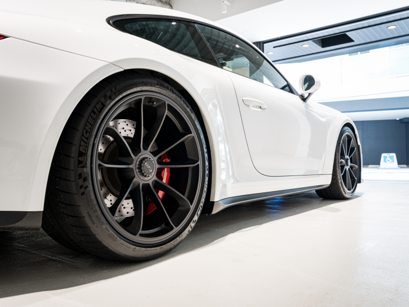 ポルシェ 911(Type991.2) GT3 ｸﾗﾌﾞｽﾎﾟｰﾂ&ｽﾎﾟｰﾂｸﾛﾉPKG　正規D車 ﾌﾛﾝﾄﾘﾌﾄ ﾚｻﾞｰｲﾝﾃﾘｱ ﾌﾙﾊﾞｹｯﾄｼｰﾄ 純正PCMﾅﾋﾞ ﾘﾊﾞｰｼﾝｸﾞｶﾒﾗ CarPlay ｷｬﾗﾗﾎﾜｲﾄ　2年保証