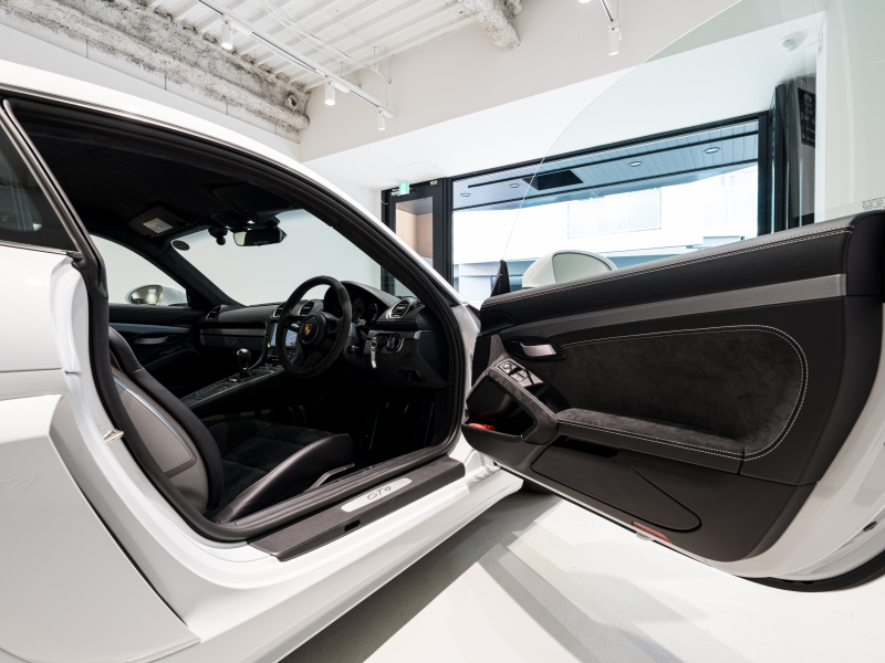ポルシェ 718 ケイマン GT4 6MT クロノPKG 正規D車 1オーナー 右H レザーインテリアPKG PCMナビ Bカメラ CarPlay キセノンヘッドライト スポーツEX OPカラー 2年保証