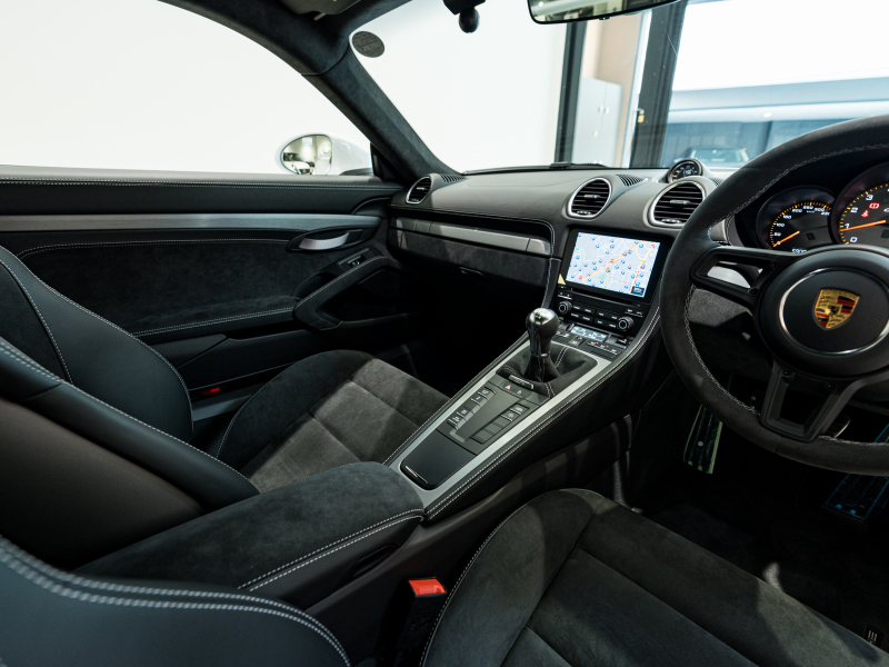 ポルシェ 718 ケイマン GT4 6MT クロノPKG 正規D車 1オーナー 右H レザーインテリアPKG PCMナビ Bカメラ CarPlay キセノンヘッドライト スポーツEX OPカラー 2年保証