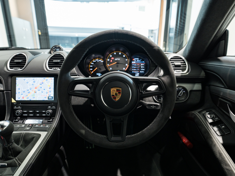 ポルシェ 718 ケイマン GT4 6MT クロノPKG 正規D車 1オーナー 右H レザーインテリアPKG PCMナビ Bカメラ CarPlay キセノンヘッドライト スポーツEX OPカラー 2年保証