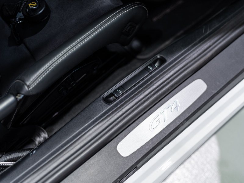 ポルシェ 718 ケイマン GT4 6MT ｸﾗﾌﾞｽﾎﾟｰﾂ&ｸﾛﾉPKG　正規D車 1ｵｰﾅｰ 右H ﾌﾙﾊﾞｹｯﾄｼｰﾄ PCMﾅﾋﾞ Bｶﾒﾗ CarPlay ｷｾﾉﾝﾍｯﾄﾞﾗｲﾄ ｽﾎﾟｰﾂEX 純正20AW