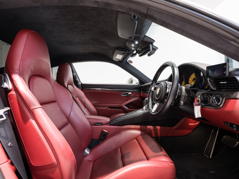 ポルシェ 911(Type991.2) ﾀｰﾎﾞS ｽﾎﾟｰﾂｸﾛﾉPKG　正規D車 ﾚｻﾞｰｲﾝﾃﾘｱ 赤革 PCMﾅﾋﾞ ﾘﾊﾞｰｼﾝｸﾞｶﾒﾗ ﾊﾟｰｸｱｼｽﾄ Carplay PCCB BOSEｻｳﾝﾄﾞ OPｶﾗｰ 　2年保証付