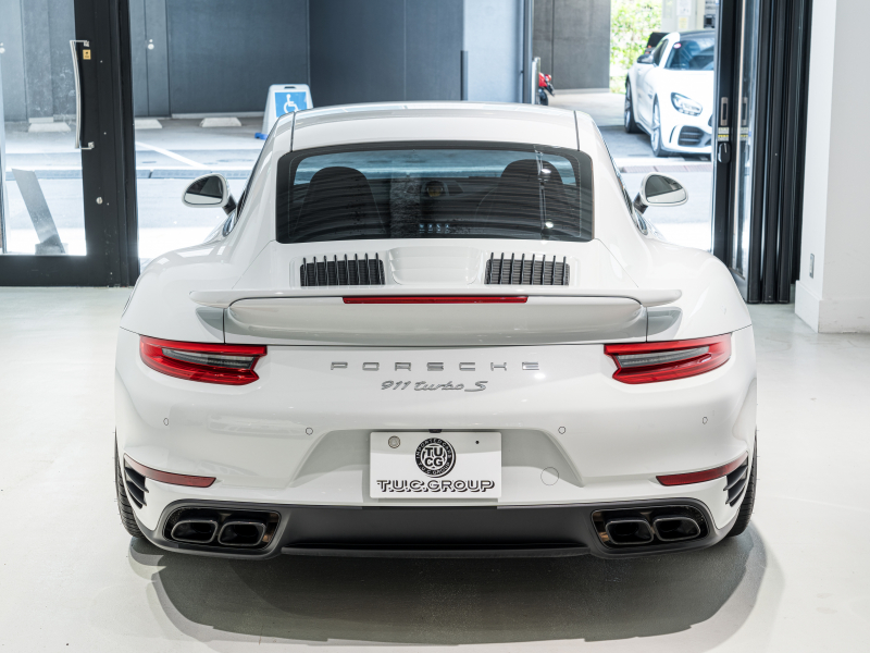 ポルシェ 911(Type991.2) ﾀｰﾎﾞS ｽﾎﾟｰﾂｸﾛﾉPKG　正規D車 ﾚｻﾞｰｲﾝﾃﾘｱ 赤革 PCMﾅﾋﾞ ﾘﾊﾞｰｼﾝｸﾞｶﾒﾗ ﾊﾟｰｸｱｼｽﾄ Carplay PCCB BOSEｻｳﾝﾄﾞ OPｶﾗｰ 　2年保証付