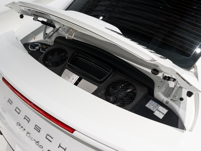 ポルシェ 911(Type991.2) ﾀｰﾎﾞS ｽﾎﾟｰﾂｸﾛﾉPKG　正規D車 ﾚｻﾞｰｲﾝﾃﾘｱ 赤革 PCMﾅﾋﾞ ﾘﾊﾞｰｼﾝｸﾞｶﾒﾗ ﾊﾟｰｸｱｼｽﾄ Carplay PCCB BOSEｻｳﾝﾄﾞ OPｶﾗｰ 　2年保証付