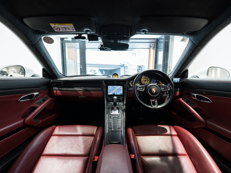 ポルシェ 911(Type991.2) ﾀｰﾎﾞS ｽﾎﾟｰﾂｸﾛﾉPKG　正規D車 ﾚｻﾞｰｲﾝﾃﾘｱ 赤革 PCMﾅﾋﾞ ﾘﾊﾞｰｼﾝｸﾞｶﾒﾗ ﾊﾟｰｸｱｼｽﾄ Carplay PCCB BOSEｻｳﾝﾄﾞ OPｶﾗｰ 　2年保証付